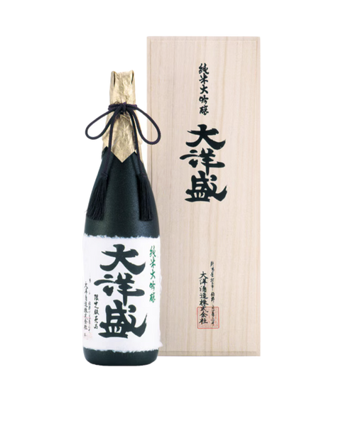 Bottle of Taiyozakari Junmai Daiginjo sake 720ml from Niigata, Japan