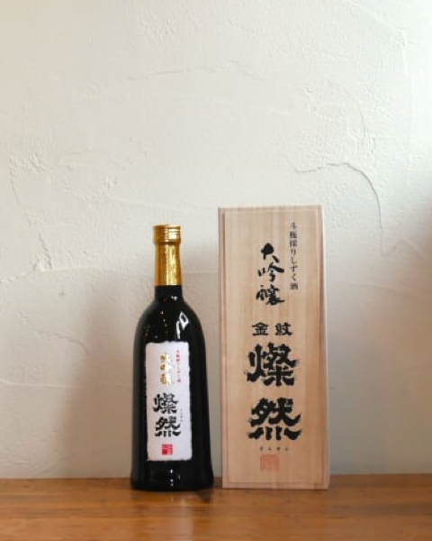 Boxed bottle of Kikuchi Shuzo Sanzen Daiginjo Tobin-dori Shizuku-zake sake 720ml